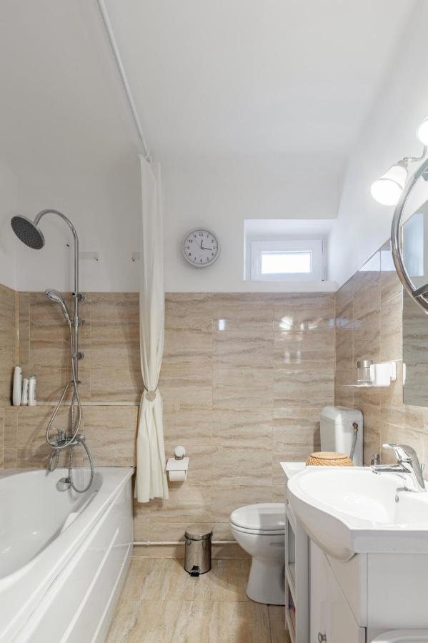 Brasov Centrul Vechi - 67Sqm - 2Min To Counsel Square Apartment Exterior foto